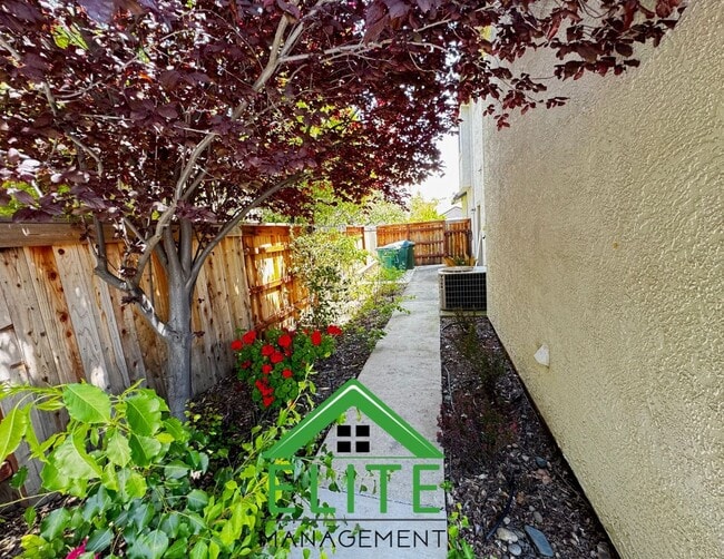Building Photo - Scenic View Balcony and Beautiful 4-Bedroo...