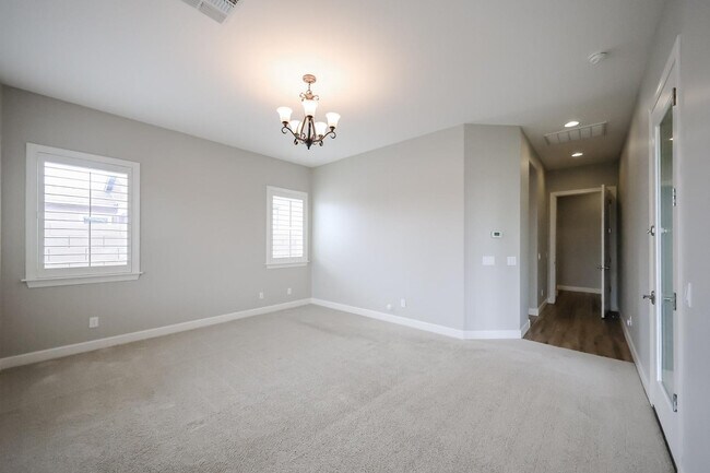 Building Photo - 1424 E Pedro Rd