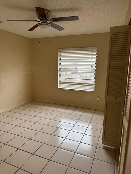 Building Photo - 4370 Sandhurst Dr