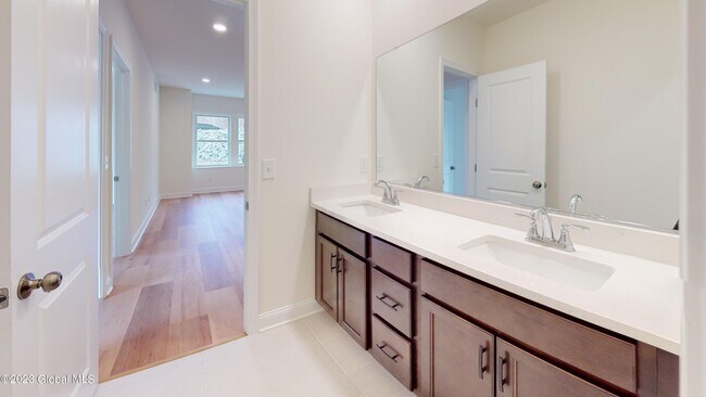 Building Photo - 544 NY-9P