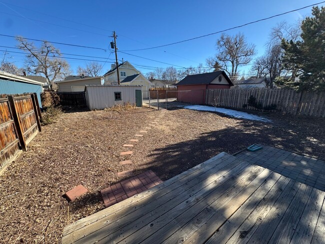 Building Photo - Bright & Spacious 2 bedroom Home