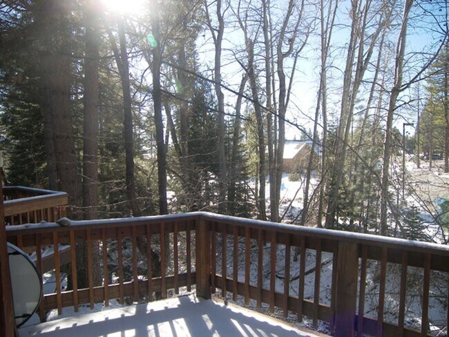 Building Photo - 3 Bedroom with a Summer Pool - Across from Champion Golf!