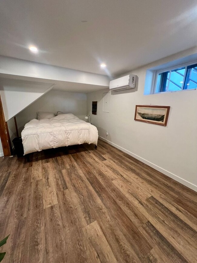 Building Photo - 4 Bedroom, 3.5 Bathroom Home - Located near Sky Lakes and Oregon Tech!