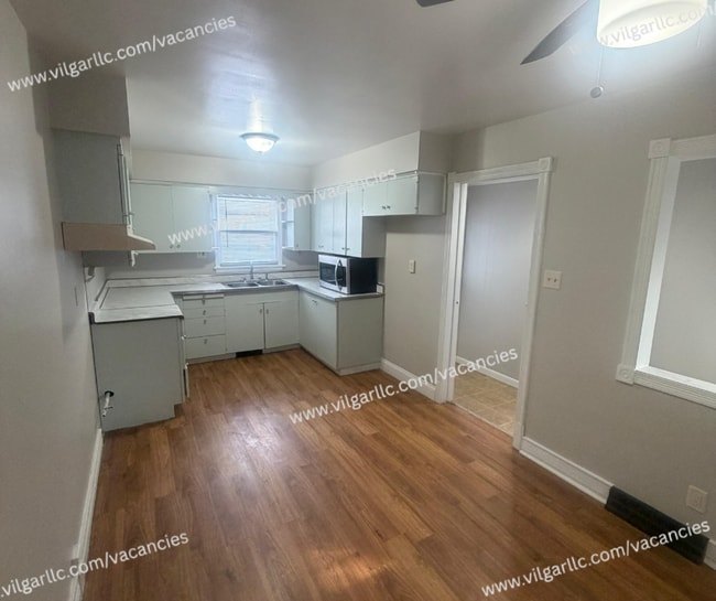 Building Photo - Updated 2-Bedroom • 1-Bathroom Home