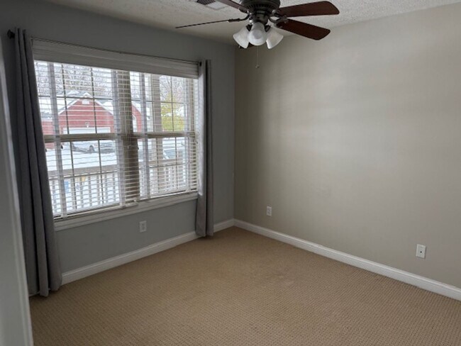 Building Photo - 131 E Piedmont Dr