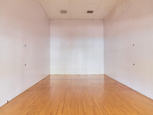 Building Photo - 19218 Glenmoor Dr