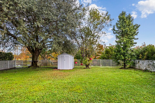 Building Photo - 1622 S Club Dr