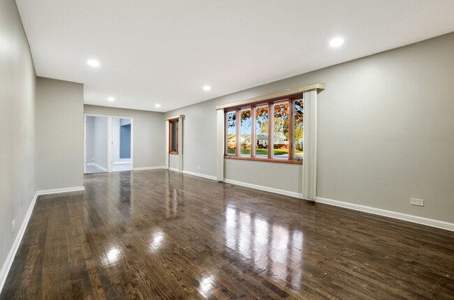 Building Photo - 75 Carthage Ln