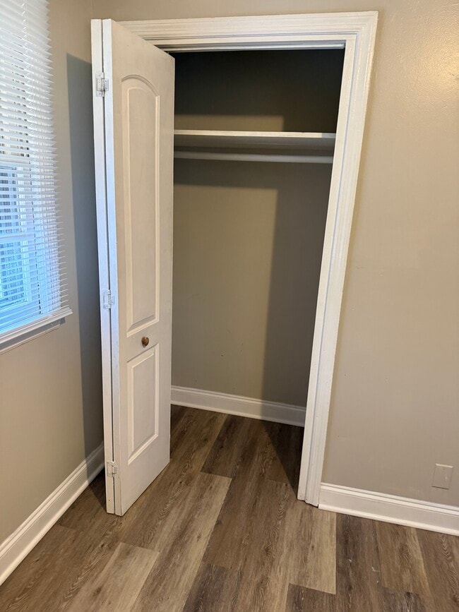 Building Photo - 906 Sanborn St