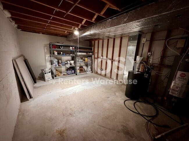 Building Photo - 5 Bedroom 3 Bathroom Single Family Home in Burnsville