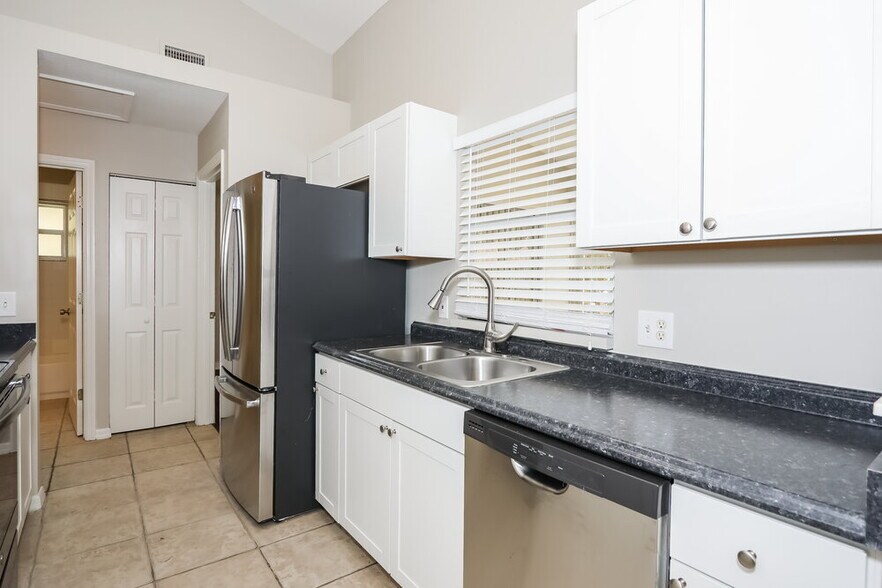 Building Photo - 3644 Ribera Ave