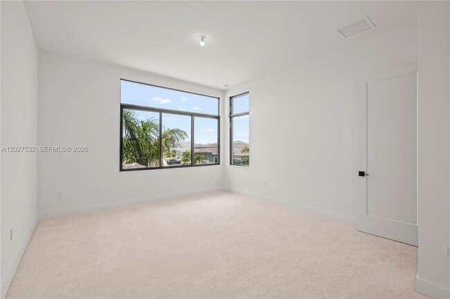 Building Photo - 12865 Wingspan Ct
