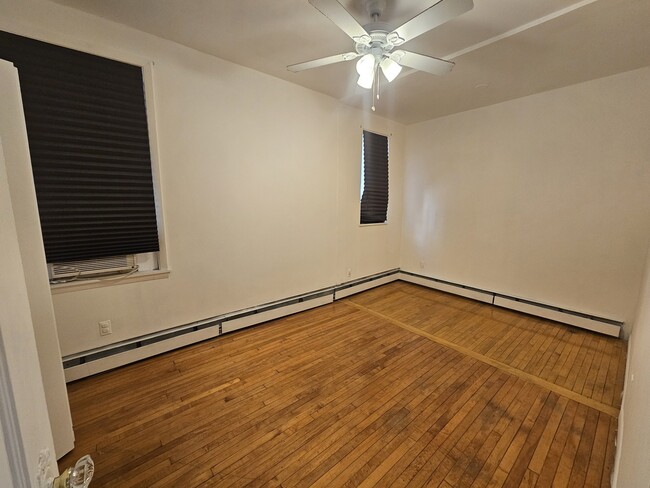 Building Photo - 4519 N Artesian Ave
