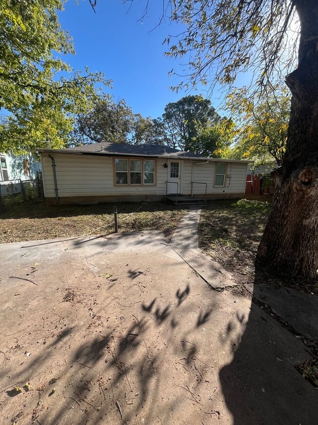 Building Photo - 1326 Clinton St