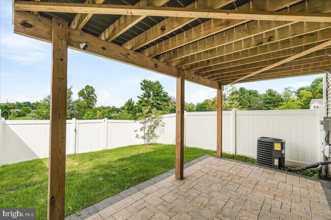 Building Photo - 1403 Wilmer Park Ln