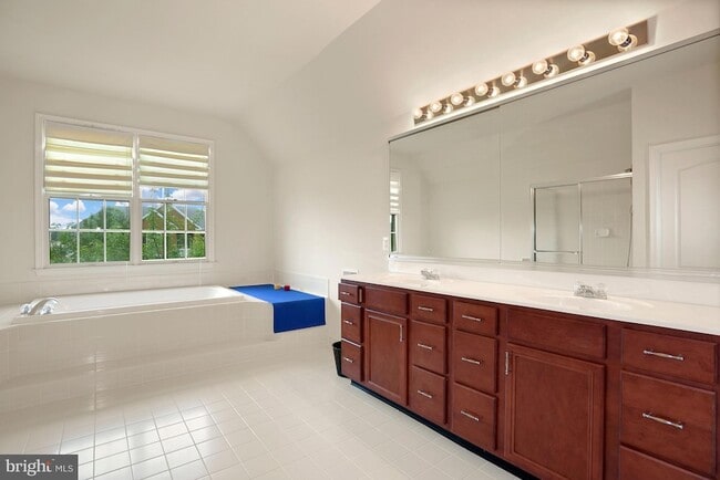 Building Photo - 23353 Lennoxville Way
