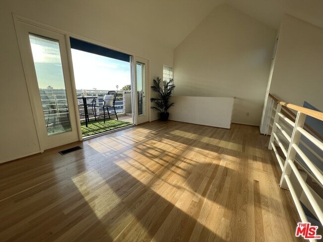 Building Photo - 311 Hill St