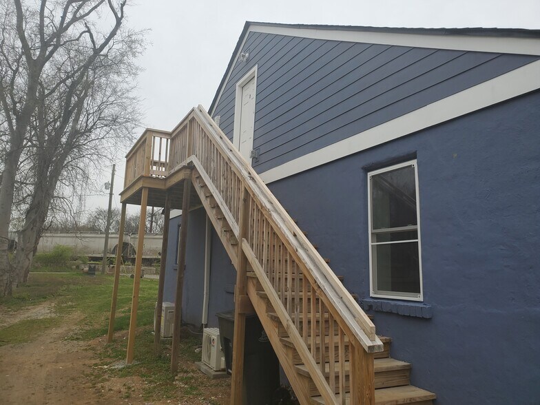 Front - 1605 Douglas Ave