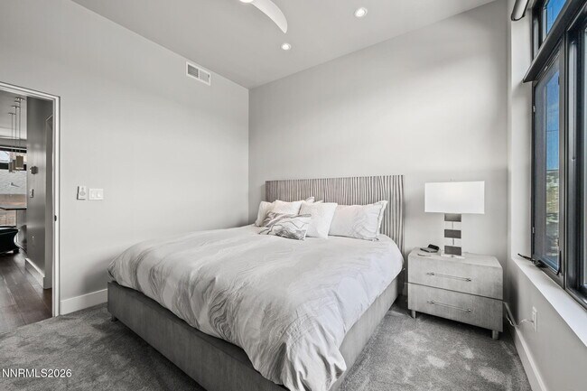 Building Photo - 104 High St