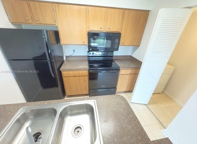 Building Photo - 1283 SW 46th Ave