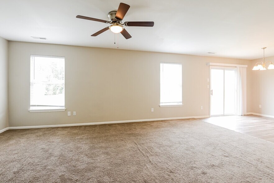 Building Photo - 4261 Village Bend Dr