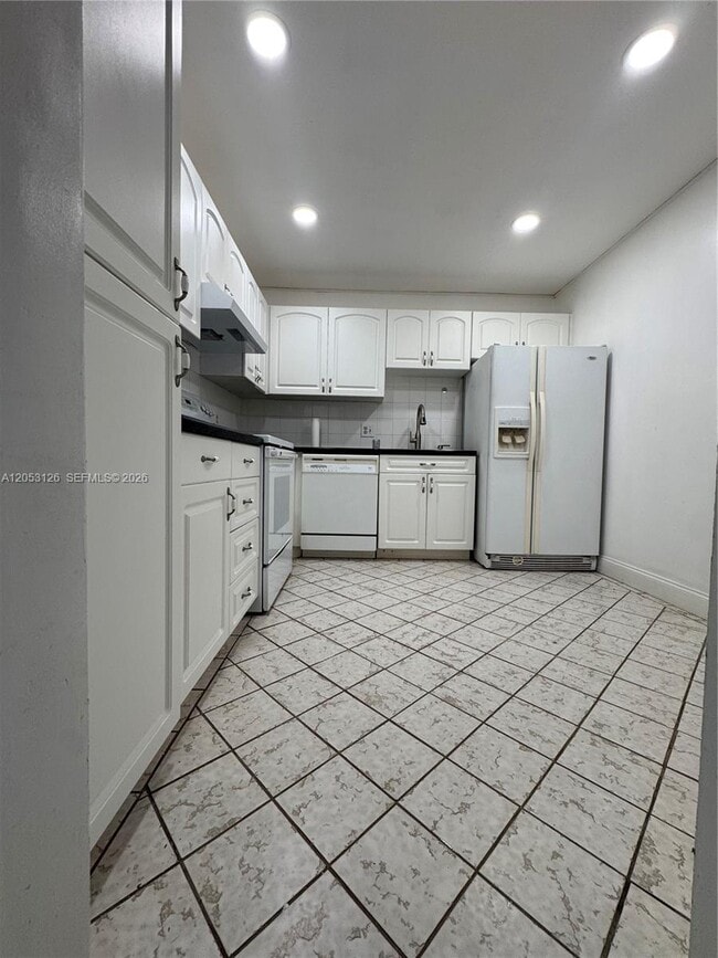 Building Photo - 2801 NE 183rd St