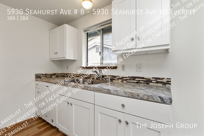 Building Photo - 5930 Seahurst Ave