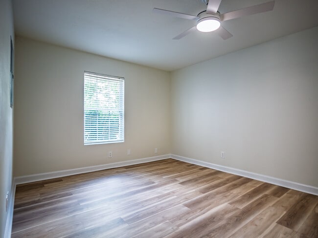 Building Photo - 1802 Jackson Ave W