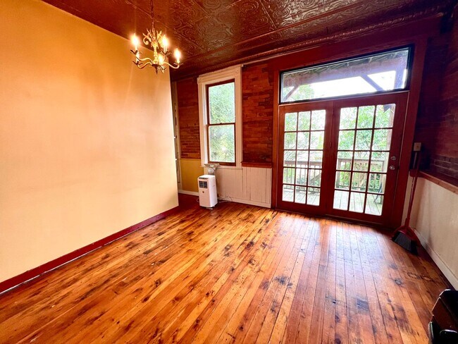 Building Photo - 5735 Howe St