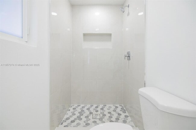 Building Photo - 8705 Tahiti Ln