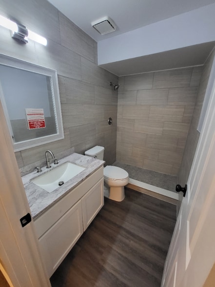 Building Photo - 105 Dorchester Square