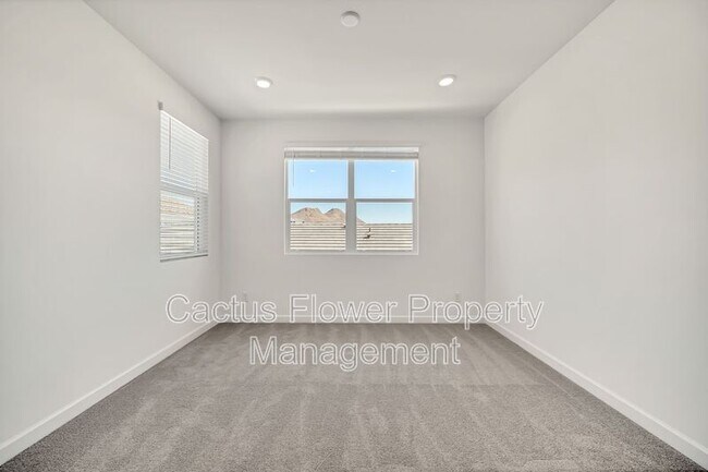 Building Photo - 6946 W Buckhorn Trail