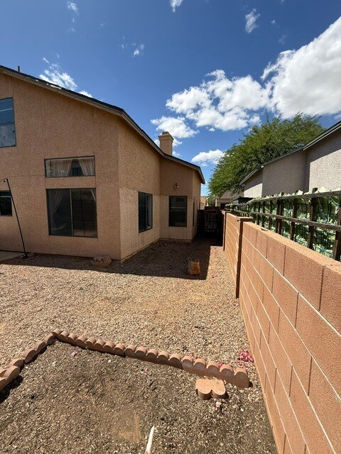 Building Photo - FOR RENT