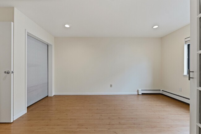 Building Photo - 7117 Park Ave