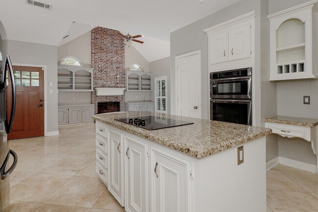 Building Photo - 2 Silverstrand Pl