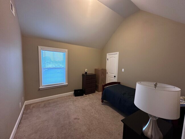 Building Photo - 1440 Summit Way