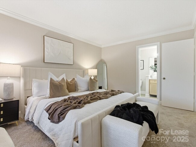 Building Photo - 7925 Charter Oak Ln