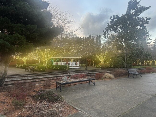 Building Photo - 7951 Maple Ave SE