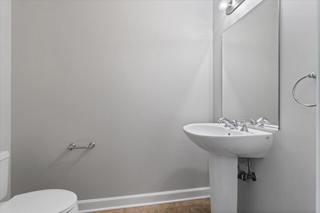 Building Photo - 1600 S Prairie Ave