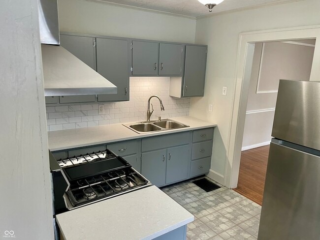 Building Photo - 5841 Julian Ave