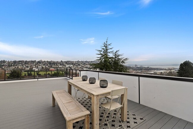 Building Photo - Urban luxury home with Views!