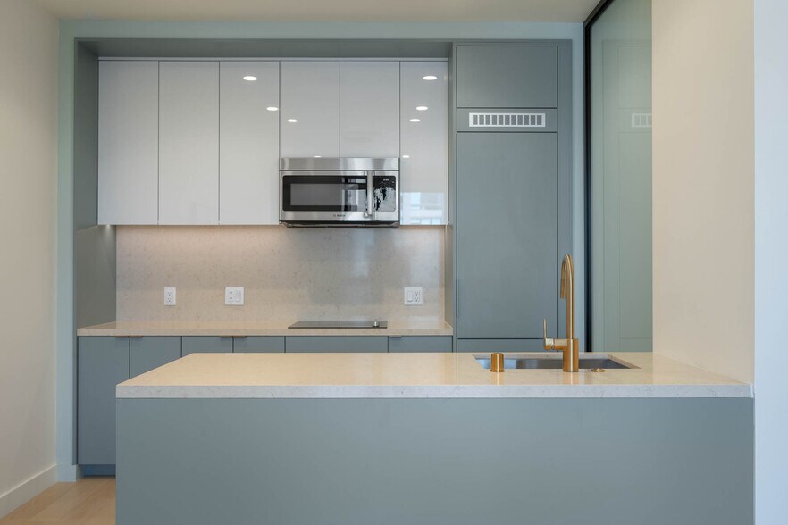 Building Photo - 6401 Wilshire Blvd