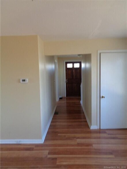 Building Photo - 454 Middle Tpke E