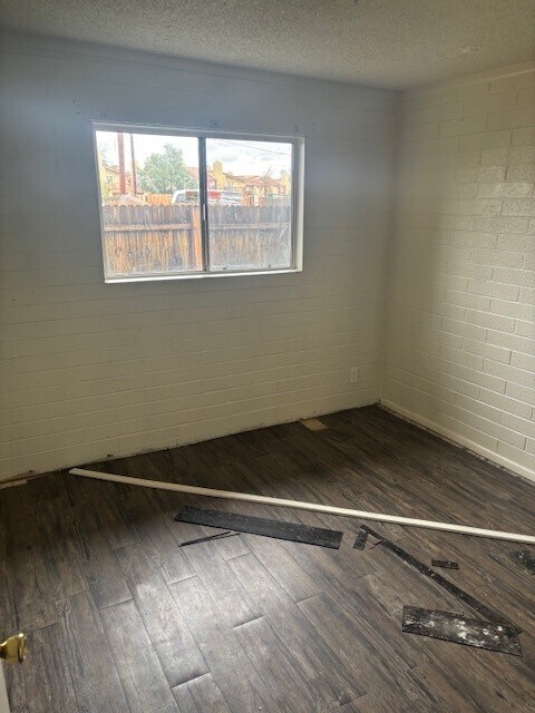 Building Photo - 1149 N April Cir