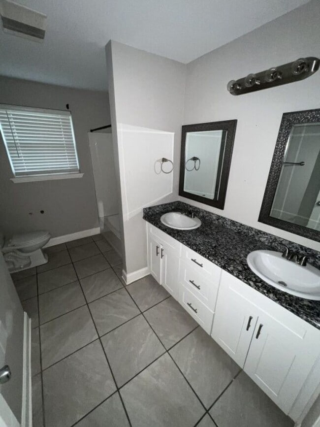 Building Photo - Spacious 4-bedroom 2.5-bathroom Home with Modern Upgrades