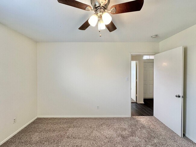 Building Photo - 3-Bedroom Home on Corner Lot in Whitehouse...