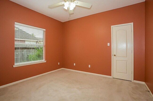 Building Photo - 6105 Jordan Dr