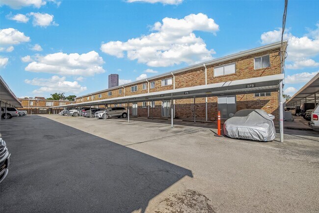 Building Photo - 2201 Fountain View Dr