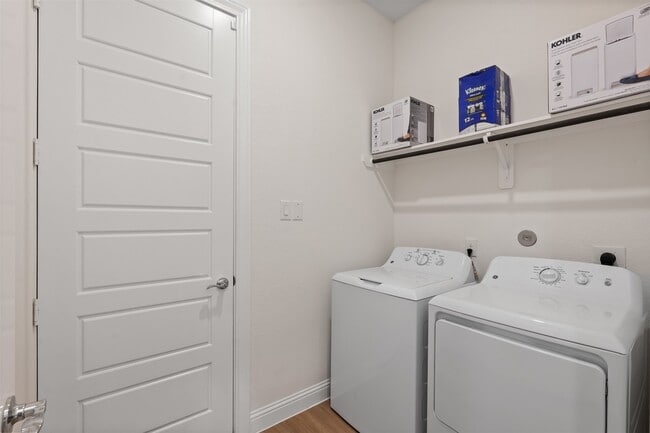 Building Photo - 10807 Cloaked Wing Ct