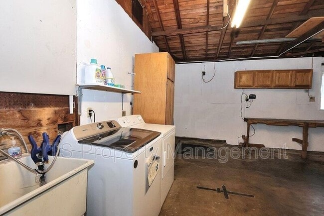 Building Photo - 1817 Vesta Way